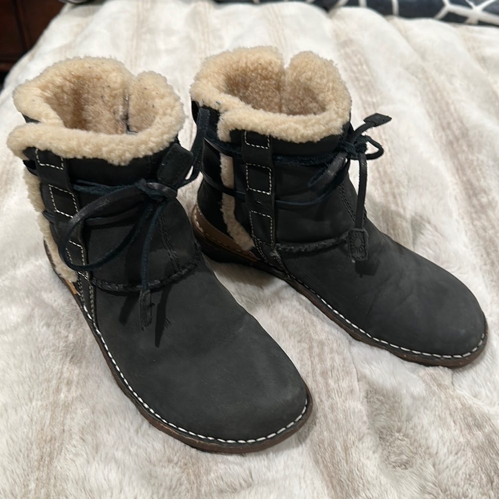 UGG boots gently used size 6
